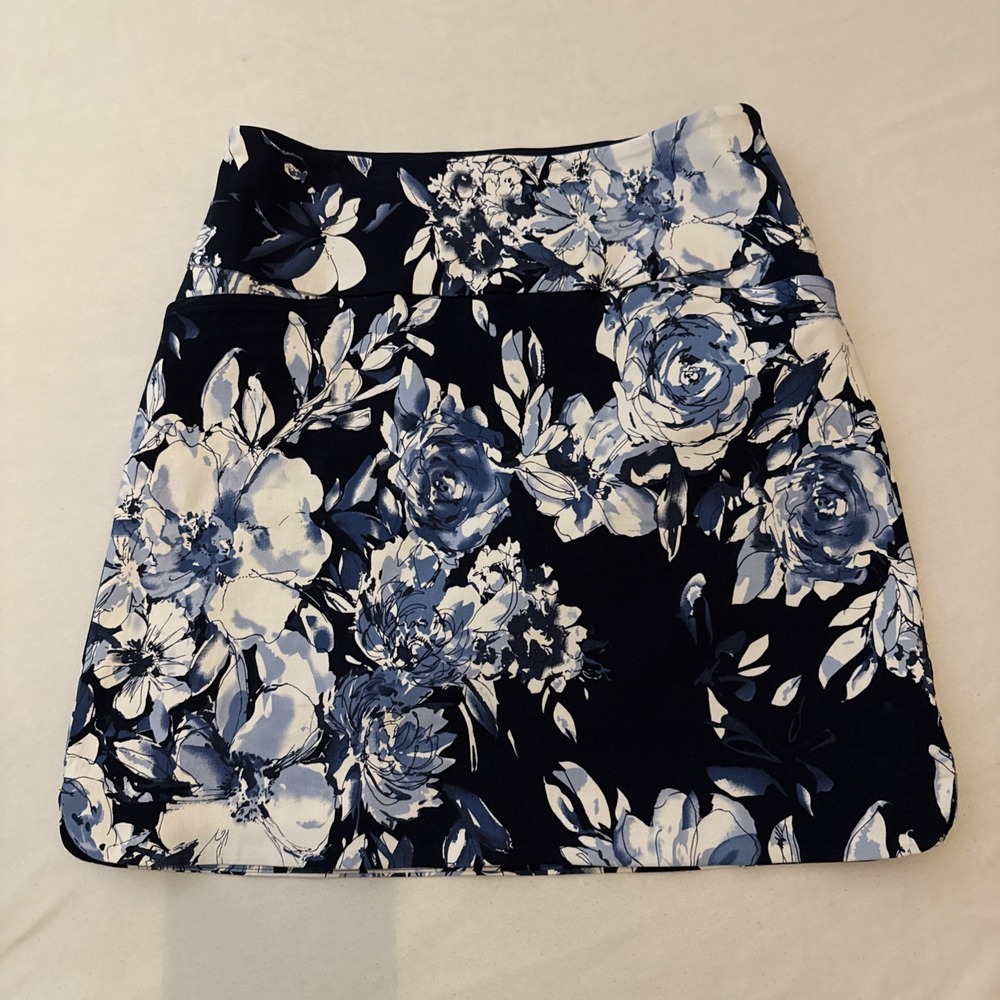 S.C. & Co. Women's Blue Floral Skort Size M